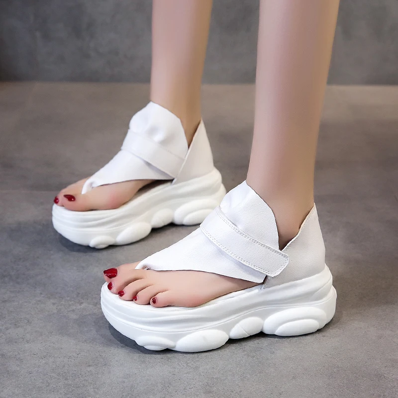 2020 Poletje Usnja Ženske Sandale Platformo 6.5 CM Klin Pete, Čevlji Udobno Zunaj Flip-Flops Bele Superge Plaži Čevlji