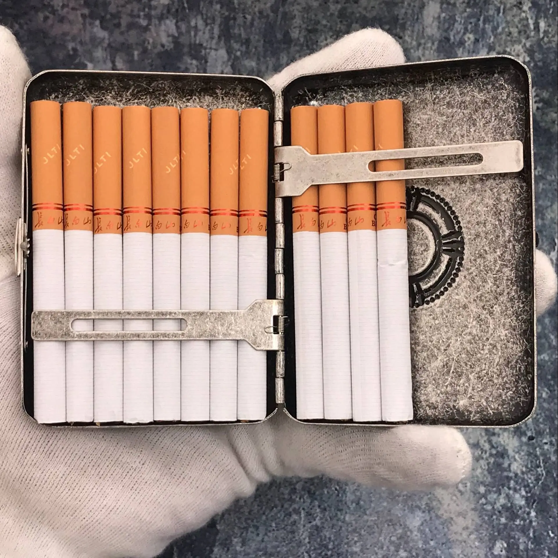 Moda Ustvarjalne baker cigaret primeru, 16 kosov Moške prenosni cigaret imetnik stari srebrno načrta cigaret polje za darilo