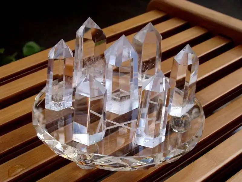 7 PS VRHU !! Sedem star paleto naravnih pregleden quartz crystal točka +stojalo